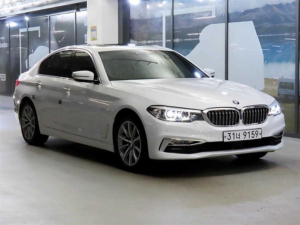 BMW 5 Series (G30) 520i Luxury Standard