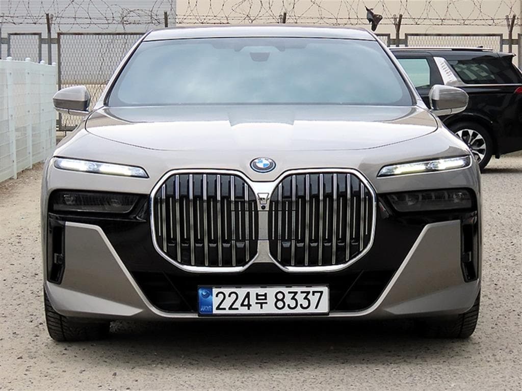 BMW 7 Series (G70) 750e xDrive M Sport Standard